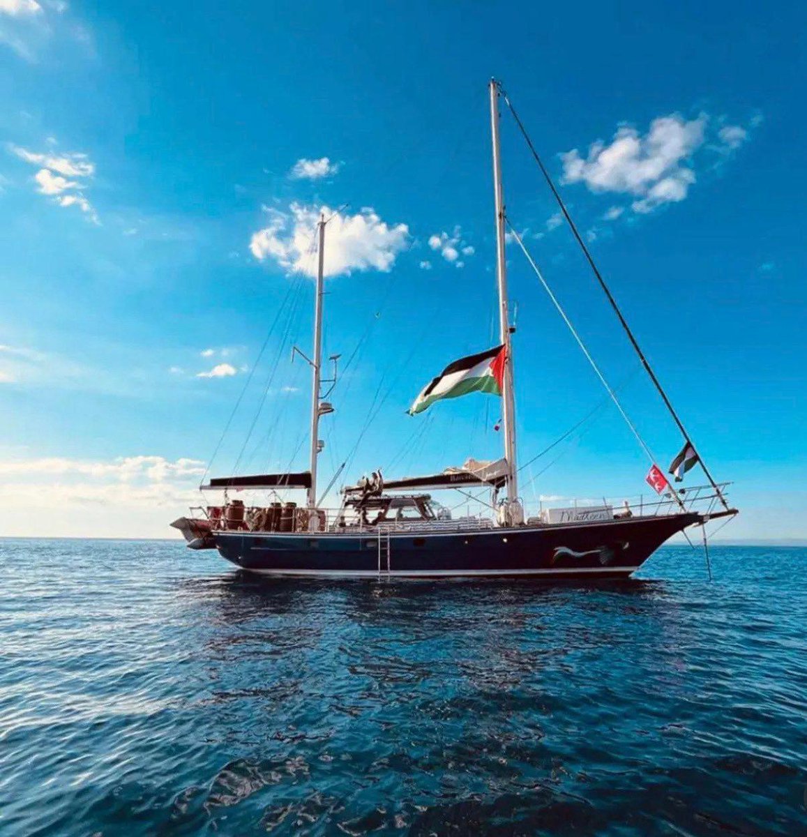 İtalya’nın Sicilya adasındaki Catania Limanı’ndan yola çıkan Madleen gemisi, içerisinde her dinden ve her dilden milyarlarca insanın niyet ve dualarını taşıyarak Gazze’ye doğru ilerliyor.
Bu gemi insanlık için adalet arayışıdır. 
Yaşasın İnsanlık Onuru.
Var olsun Özgür Filistin..