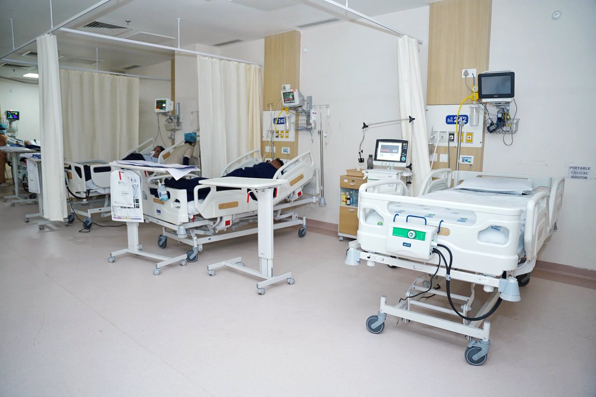 माननीय मुख्यमंत्री जी ने आज भोपाल स्थित सागर मल्टीस्पेशलिटी हॉस्पिटल का अवलोकन किया।

इस दौरान उन्होंने उपचाराधीन मरीजों के स्वास्थ्य की जानकारी लेकर कुशल-क्षेम जाना।

<a href="/DrMohanYadav51/">Dr Mohan Yadav</a>