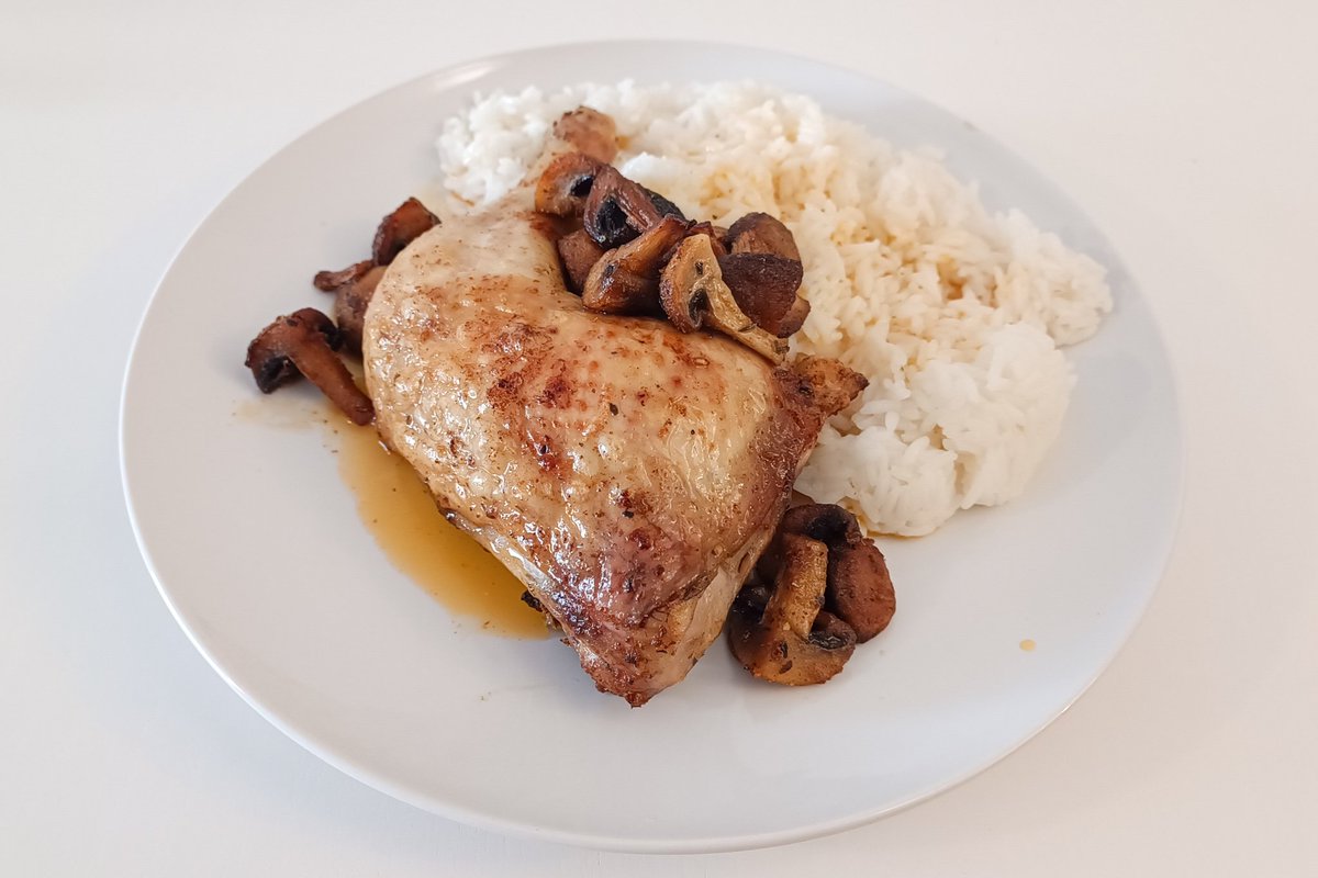 Kuřecí stehno Dana Vávry se žampiony a rýží. Nejlepší na světě. 👍👏🥳