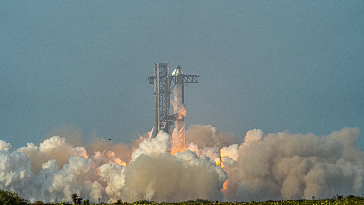 Drapzilla's tweet photo. Seeing Starship IFT Launch 9 in person was incredible!!!
🚀🪐✨💫
#spacex #starbase #starship #rocketranch #tesla #TSLA #tsla https://t.co/I0kFmcLuLf