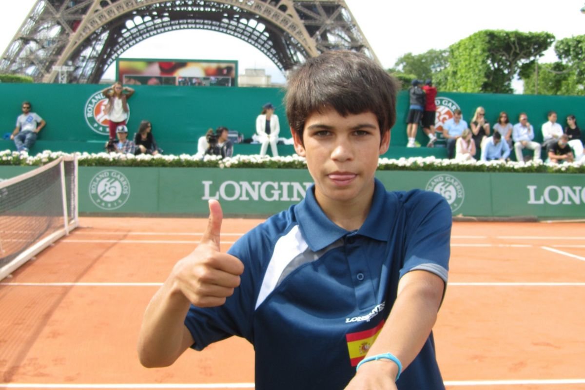 Salvas el partido con 3 bolas de campeonato en contra y luego lo vuelves a salvar haciéndole break a la persona con mejor servicio del planeta. Carlos es de otro mundo.