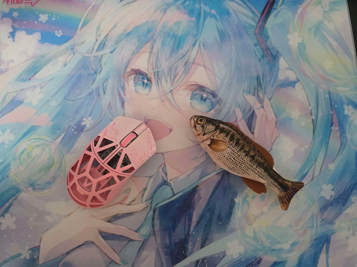 GrayCatSH's tweet photo. @Potent__gaming @wlmouseofficial Wallhack Miku🐟 https://t.co/Q93CUyqtEs