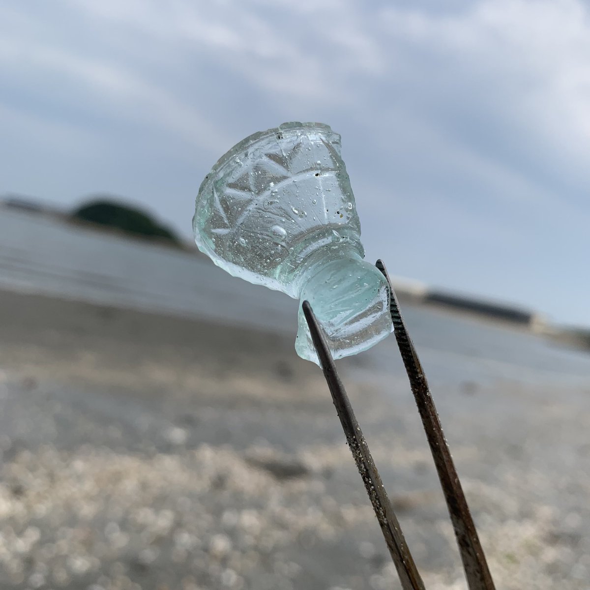 はじめてペロペロを拾う。
割れてるけどとても嬉しい❣️
ガラスの気配の少ない浜だけどこんな事あるんだな