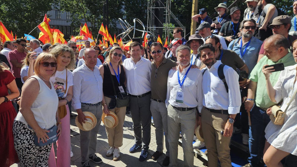 alferma1's tweet image. ¡Gracias a todos los castellanos y leoneses que hoy habéis llenado #Madrid por la #Democracia!