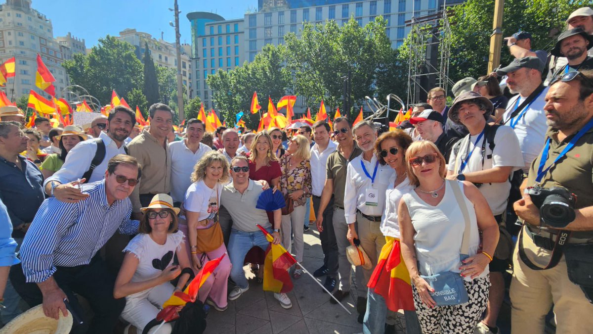alferma1's tweet image. ¡Gracias a todos los castellanos y leoneses que hoy habéis llenado #Madrid por la #Democracia!