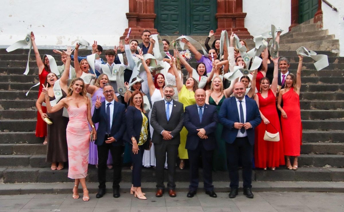 Graduación de la XII Promoción de Enfermería - La Palma. Felicidades para los 40 nuevos enfermeros egresados, sus padrinos y familias en un acto emotivo y entrañable.