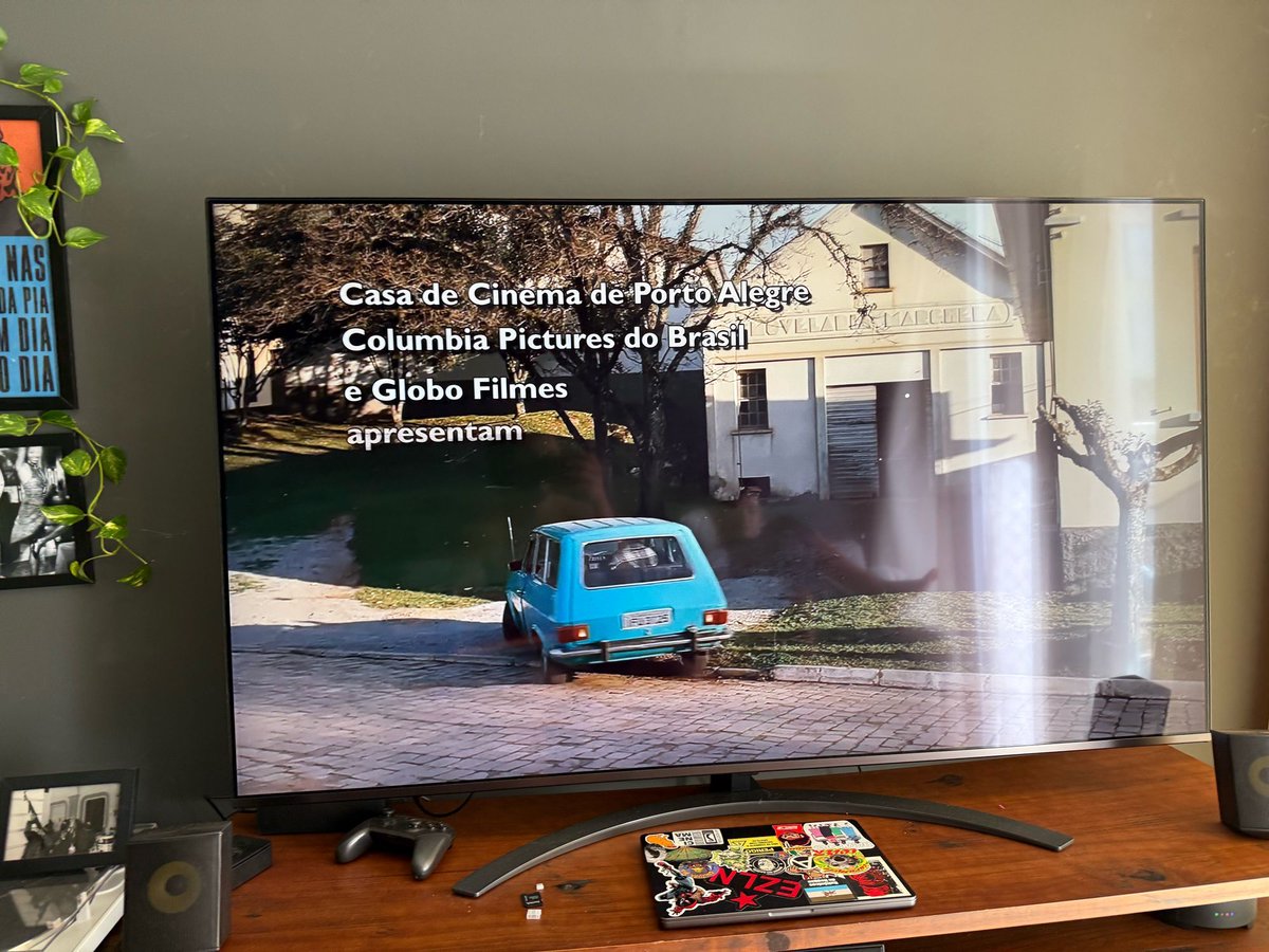 este filme foi editado no iMovie da Apple? essa tipografia é muito familiar.