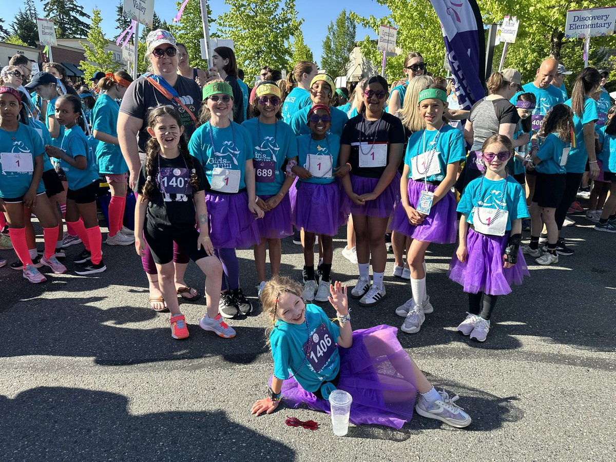 JFEPTA's tweet photo. Cheering on our Charger Girls on the Run team this morning at their 5k.  Great job team!

#jeffersonpta #togetherwearestronger #GoChargers #community #girlsontherun

@eps_jeffersones https://t.co/QOnhvFMAxU