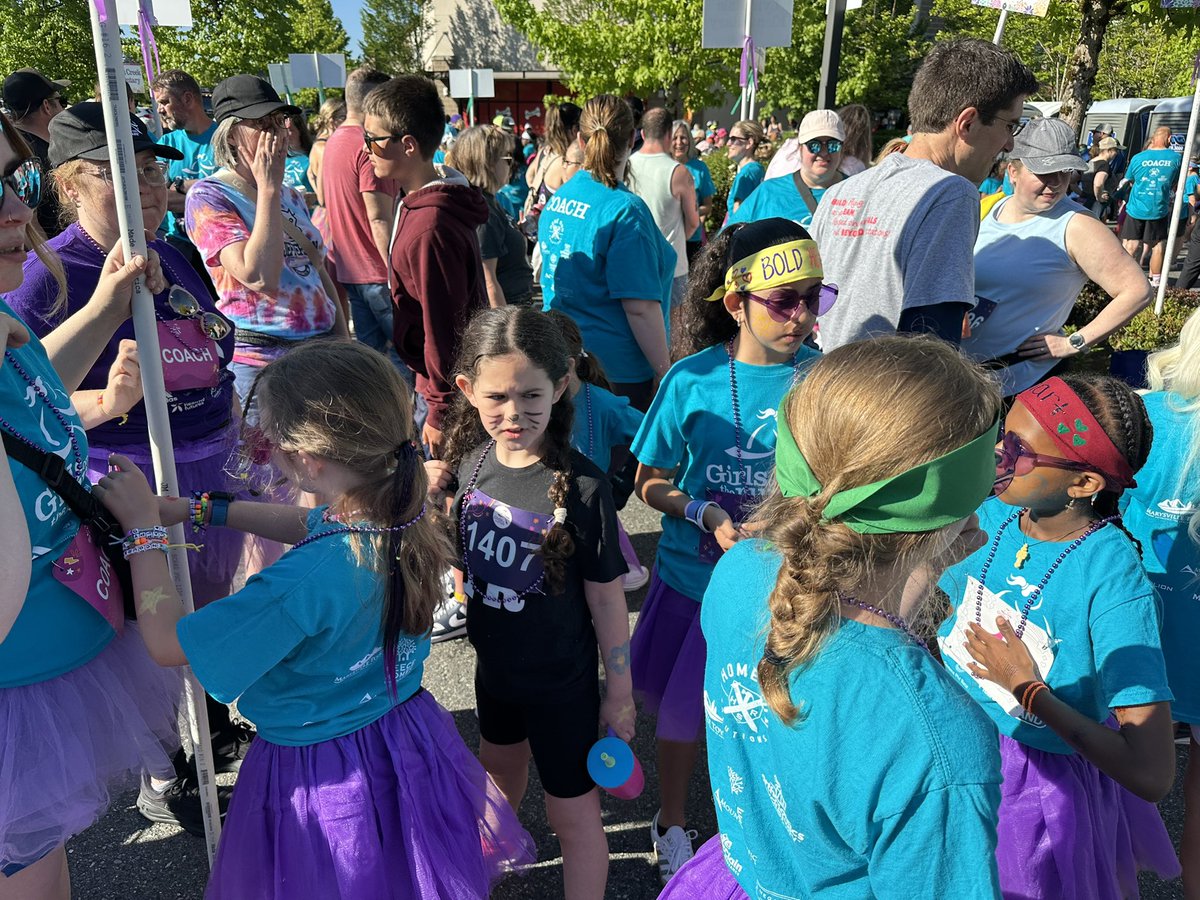 Cheering on our Charger Girls on the Run team this morning at their 5k.  Great job team!

#jeffersonpta #togetherwearestronger #GoChargers #community #girlsontherun

@eps_jeffersones