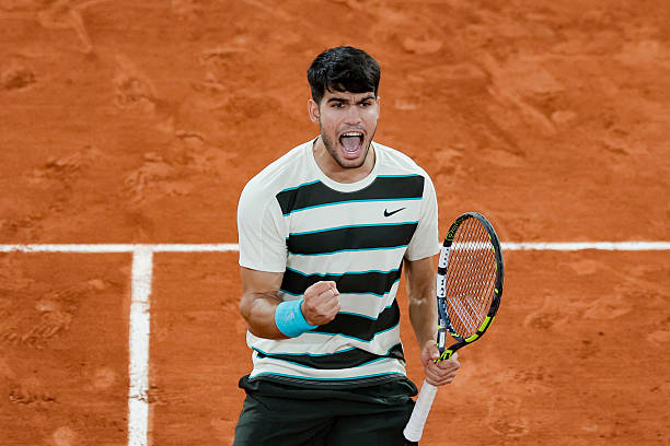 ALCARAZ LEVELS THE MATCH!! 2 SETS ALL!!

WHAT A COMEBACK!!

#RolandGarros25