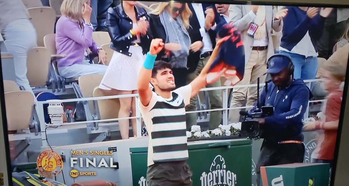 Ali4omNY's tweet photo. ๐ช๐ธ ๐ฎ๐น
And we are going to the fifth set.
Go #Alcraz - my favorite ๐
What four sets of ๐พ so far.
#RolandGarros #RolandGarros2025
#FrenchOpen #frenchopen2025 https://t.co/8ULIDYwvOe