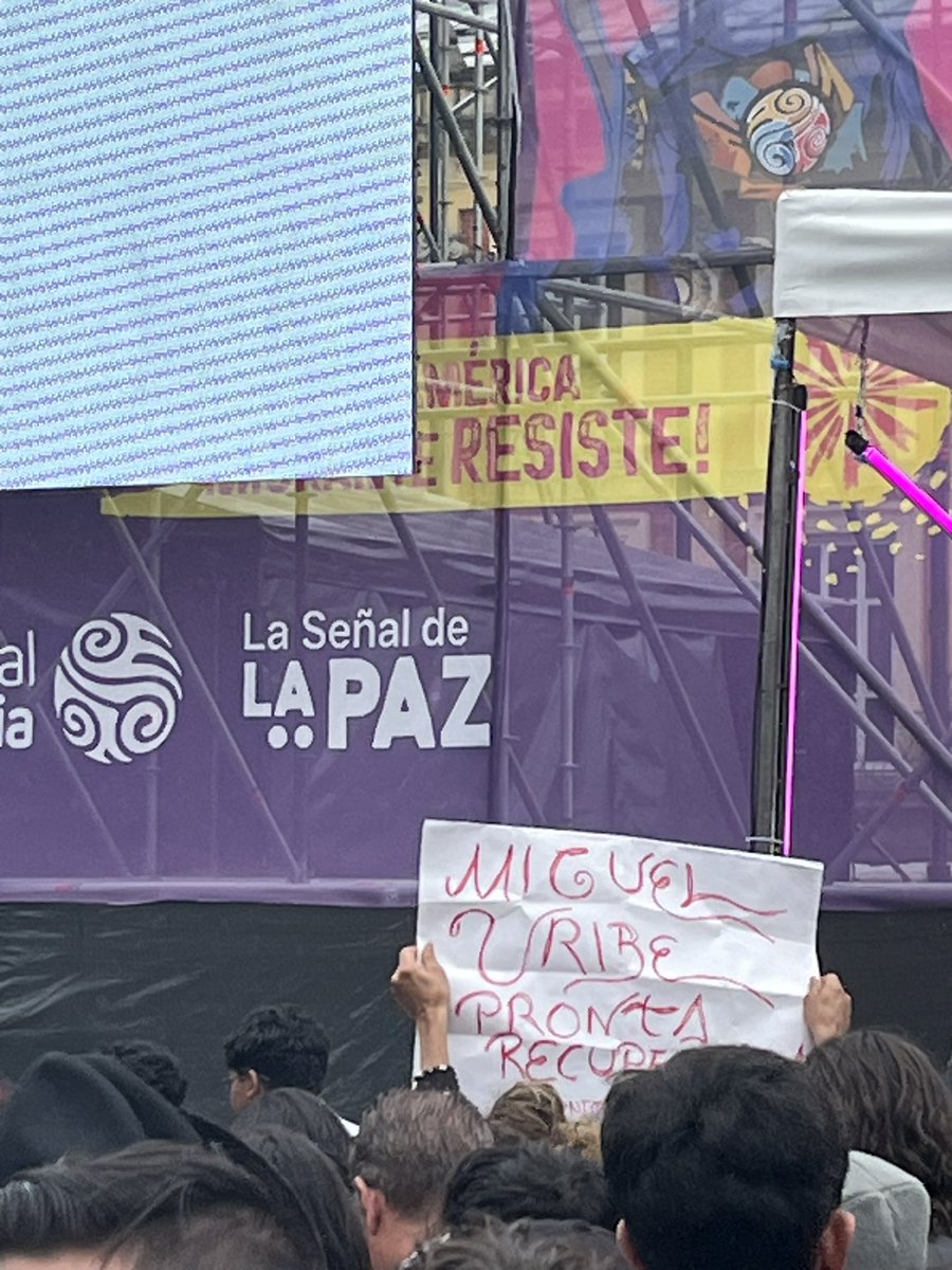 Desde el concierto de La Esperanza, los jóvenes le desean pronta recuperación a Miguel Uribe 🙏