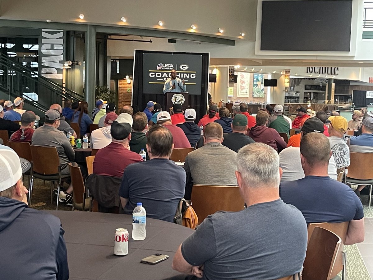 Clinic season with ⁦<a href="/USAFootball/">USA Football</a>⁩ ⁦<a href="/packers/">Green Bay Packers</a>⁩ listening to ⁦<a href="/RyanGrant25/">Ryan Grant</a>⁩