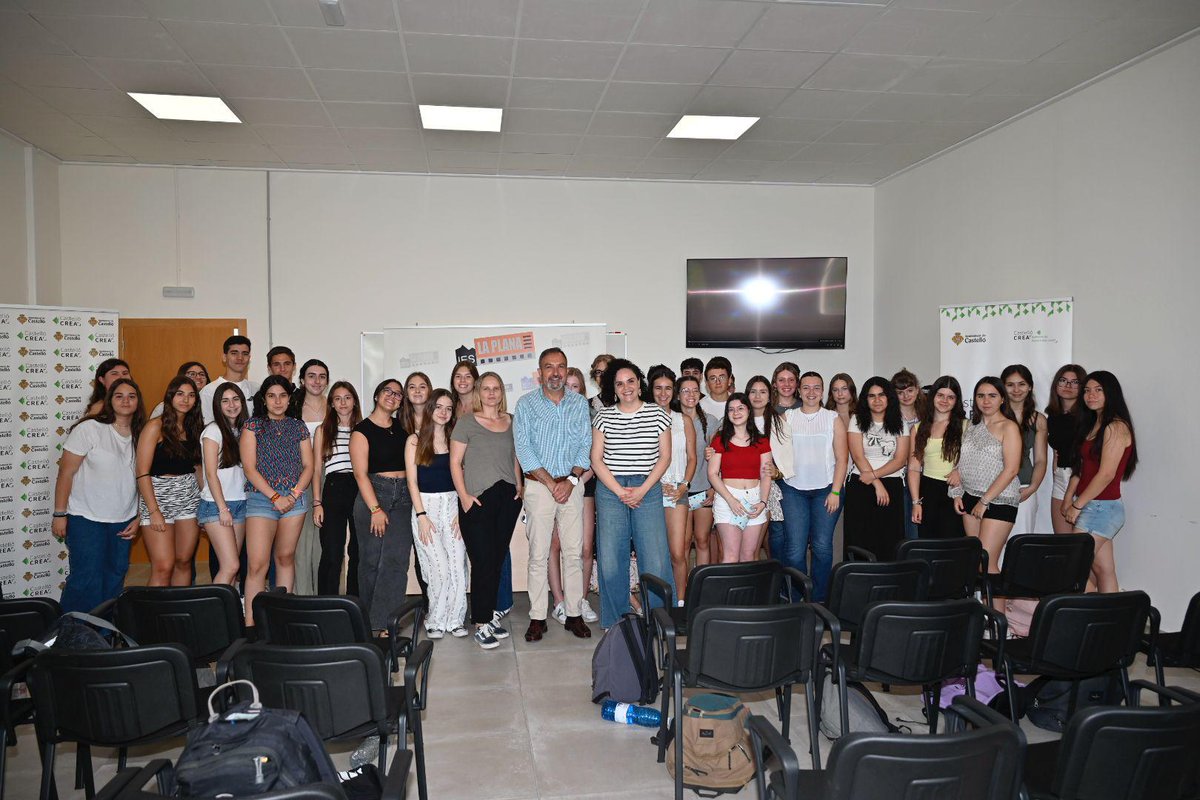 El dijous 5 de juny, a les 9.30 h, l’alumnat de l’IES La Plana va assistir a la gala de lliurament de premis del projecte en línia amb Châtellerault, celebrada al Centre de Formació Municipal Tetuan XIV.
🎥 Tres vídeos han sigut premiats.