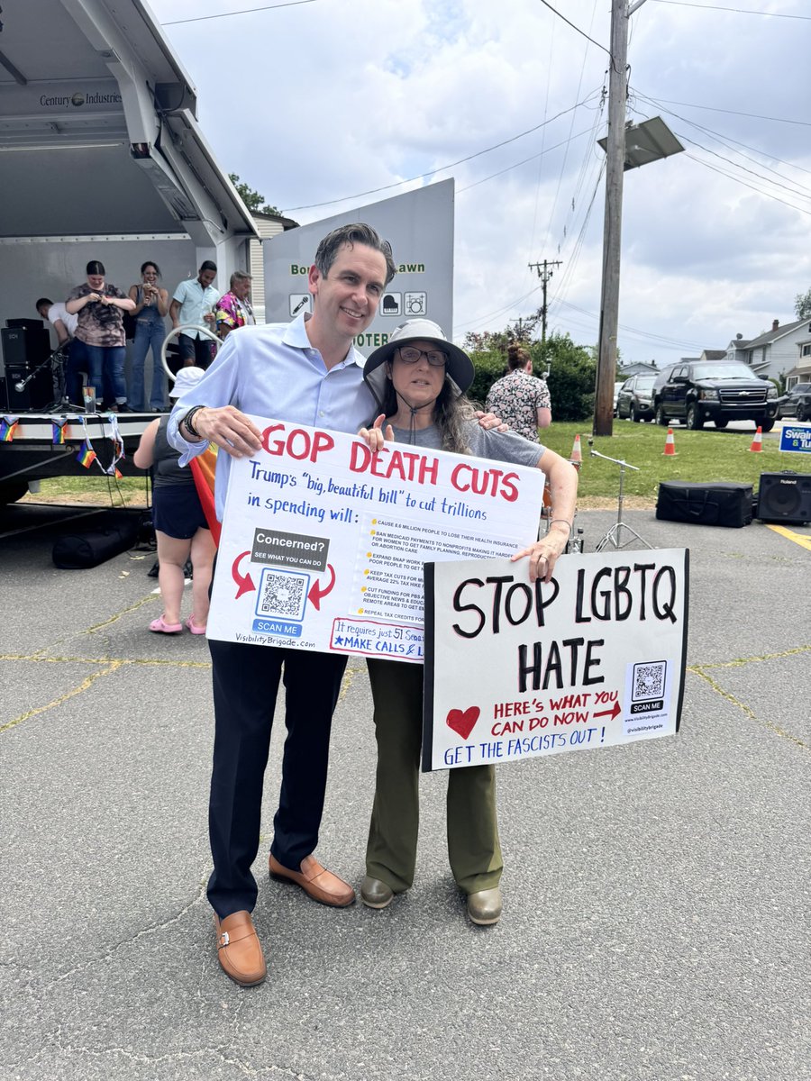 StevenFulop's tweet photo. Kicked off the day with a Meet &amp; Greet in Fair Lawn, then stopped by Fair Lawn Pride 🏳️‍🌈 now onto a full day of events and canvassing. Let’s change New Jersey together! 💪 #NJPolitics #DemocratsForChange https://t.co/qdS1bkdAtG
