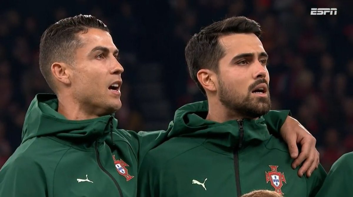 هذا حارس البرتغال شوفوه كلكم لان مابتشوفونه اذا بدت المباراة