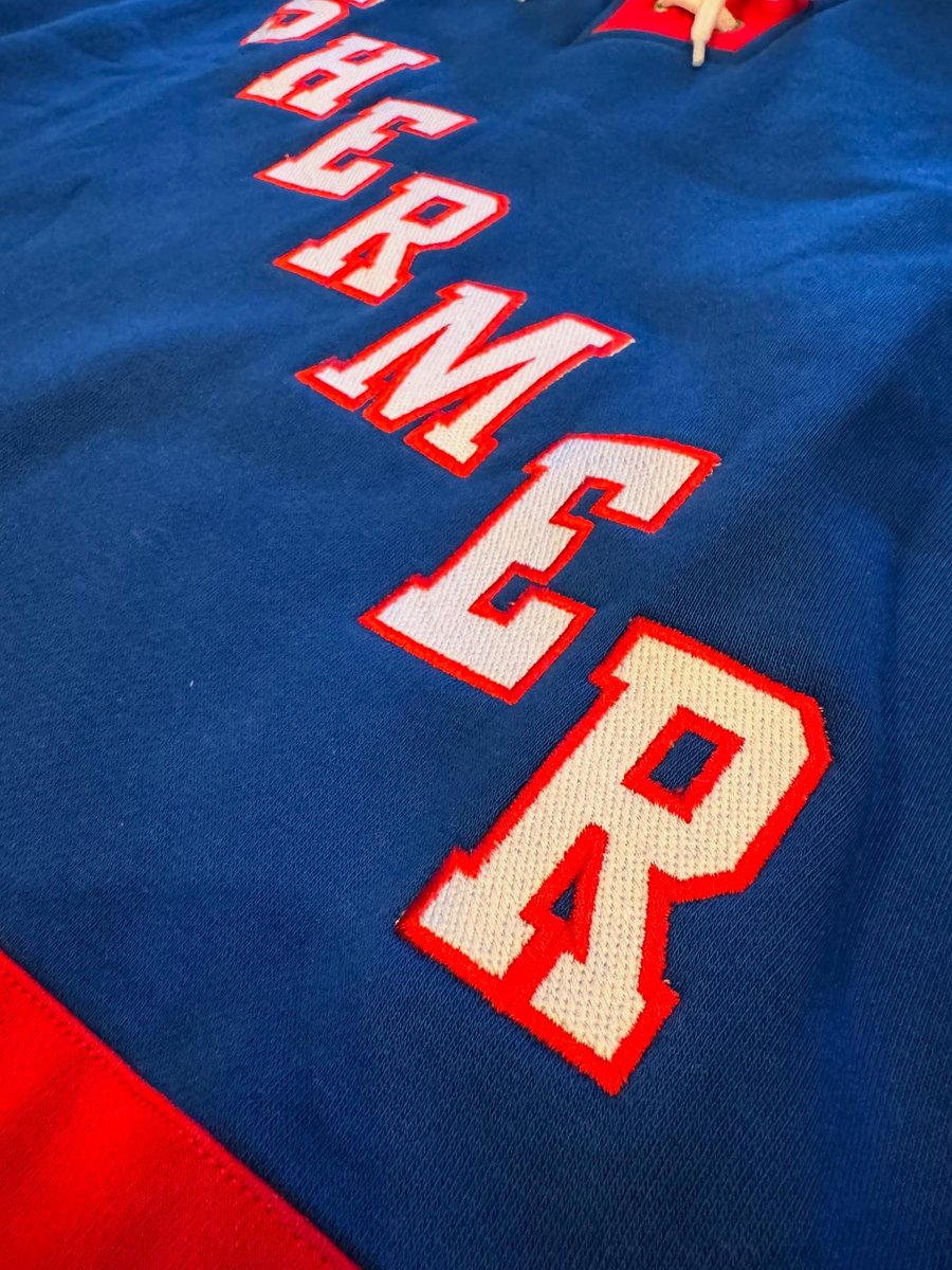 AkrosAthletic's tweet image. Crafted from 100% premium cotton, this heavyweight hoodie blends hockey heritage with everyday comfort.

#HockeyStyle #AkrosAthletic #GameDayLook #VintageVibes #Stitched #HockeyHoodie #Retro
#CottonClassic #Hoodie # Sweatshirt #Embroidered #Details #CustomApparel