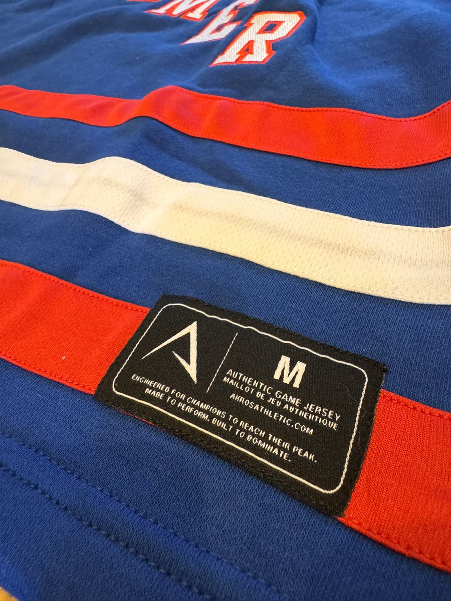 AkrosAthletic's tweet image. Crafted from 100% premium cotton, this heavyweight hoodie blends hockey heritage with everyday comfort.

#HockeyStyle #AkrosAthletic #GameDayLook #VintageVibes #Stitched #HockeyHoodie #Retro
#CottonClassic #Hoodie # Sweatshirt #Embroidered #Details #CustomApparel