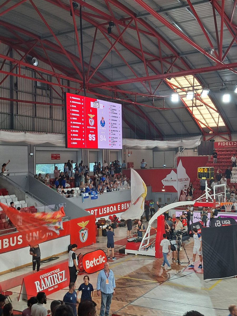 O <a href="/SLBenfica/">SL Benfica</a> vence o Jogo 1 pela margem mínima!