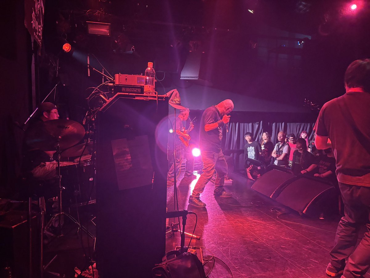 おれはさー、今日現実に存在したかわからない神話？みたいな先輩達と対バンして、なんでかわからんけど涙が出そうになったのよ。そのわけのわからなさがおれがやりたい音楽だって思ったのよ。本当に素晴らしい1日だった。悪いことばかりは続かんよ。明日も又頑張れるよ！！