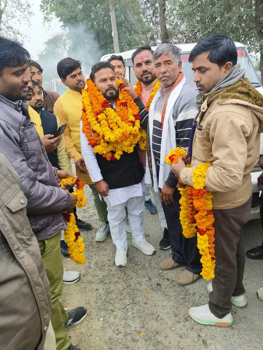 VipinRa95837795's tweet image. मोदी राठौर युवा सेना कासगंज की टीम द्वारा असीम स्नेह प्रदान करने के लिए बहुत–बहुत आभार 
मोदी राठौर युवा सेना जिंदाबाद
#justiceforeveryone