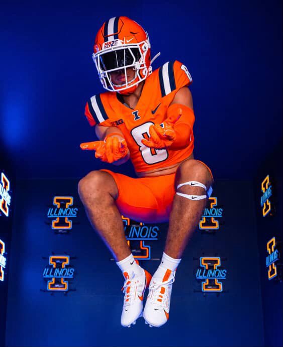 CamThomas2026_3's tweet image. @IlliniFootball OV complete! It’s definitely #Illini over everybody! 
#HTTO🔷🔶 #FamILLY🍊
1000% COMMITTED 
@BretBielema @AaronHenry7 @coacharchiemac @CoachGriffith3 
@LakotaWestFB 🔥🦅