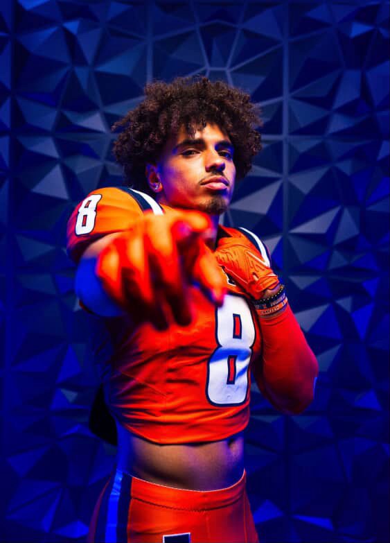 CamThomas2026_3's tweet image. @IlliniFootball OV complete! It’s definitely #Illini over everybody! 
#HTTO🔷🔶 #FamILLY🍊
1000% COMMITTED 
@BretBielema @AaronHenry7 @coacharchiemac @CoachGriffith3 
@LakotaWestFB 🔥🦅