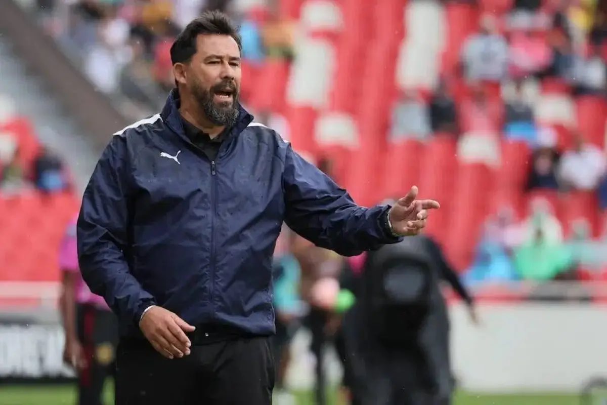 El Mercurio de hoy señala que Vitamina Sánchez exigió 3 refuerzos, entre ellos un volante ofensivo. Se habla de Joe Abrigo. También se indica que el Tati se podría ir, no por lo hecho los últimos 4 años, sino porque quiere una mejor oportunidad laboral. #LosCruzados