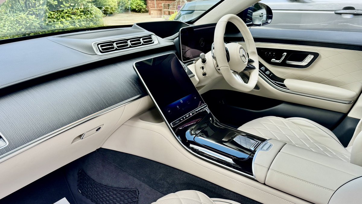 Full paint protection for next couple of years with our latest Ceramic coatings… #mercedes #mercedess580e #detailed #attentiontodetail #mobilevaleting #passionforperfection #detailing #harrog8valeting #harrog8 #yorkshire #valetingyorkshire #harrogate 
📲➡️: 07799 408 506 ⏰🗓