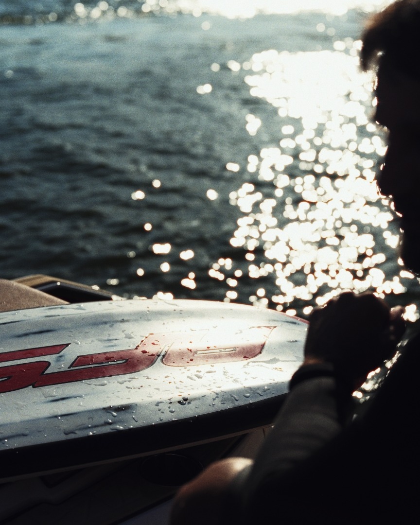 afs_foils's tweet photo. Heading to the United States to put the new PULSE to the test. These images are packed with adrenaline, sunshine, and those first glides on this new shape, tailor-made for wakefoiling. ⚡

Location: Austin, Texas
Shot: @devonquickk https://t.co/b17CrILtD8