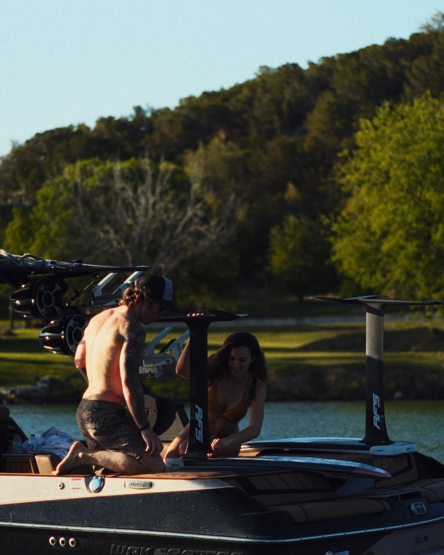 Heading to the United States to put the new PULSE to the test. These images are packed with adrenaline, sunshine, and those first glides on this new shape, tailor-made for wakefoiling. ⚡

Location: Austin, Texas
Shot: @devonquickk