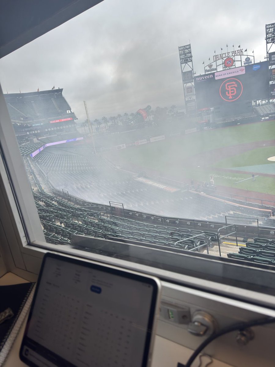 Is that the Giants’ stadium on fire or just the last flaming embers of the Braves’ season?