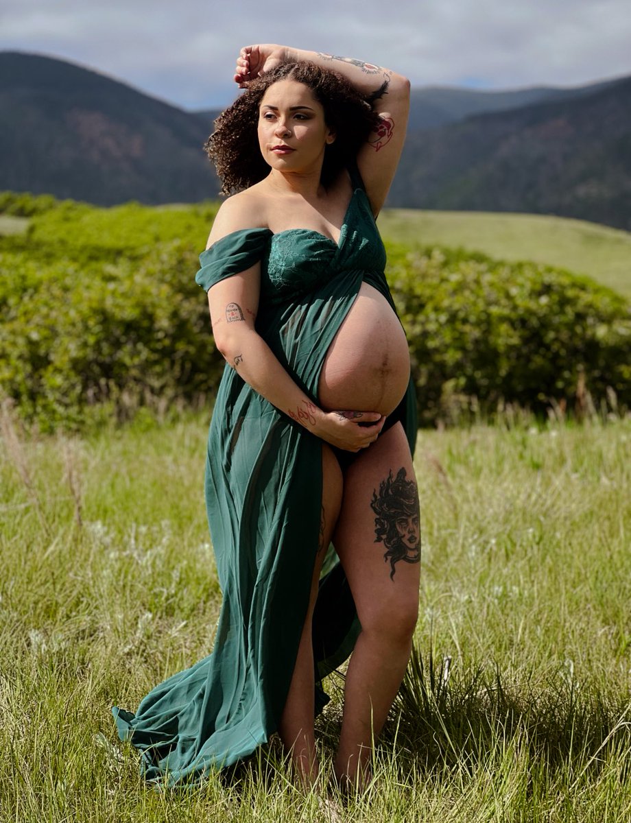 hellgirlT's tweet photo. almost at the end of this pregnancy 🌿

14 days until our due date https://t.co/Fq9CCZG92F