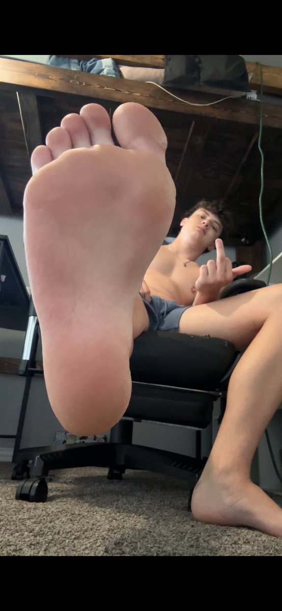 You worthless f@gs cower at the feet of your Master.
#malefeet #findom <a href="/Thatonefella123/">Thatoneretweetaccount</a>