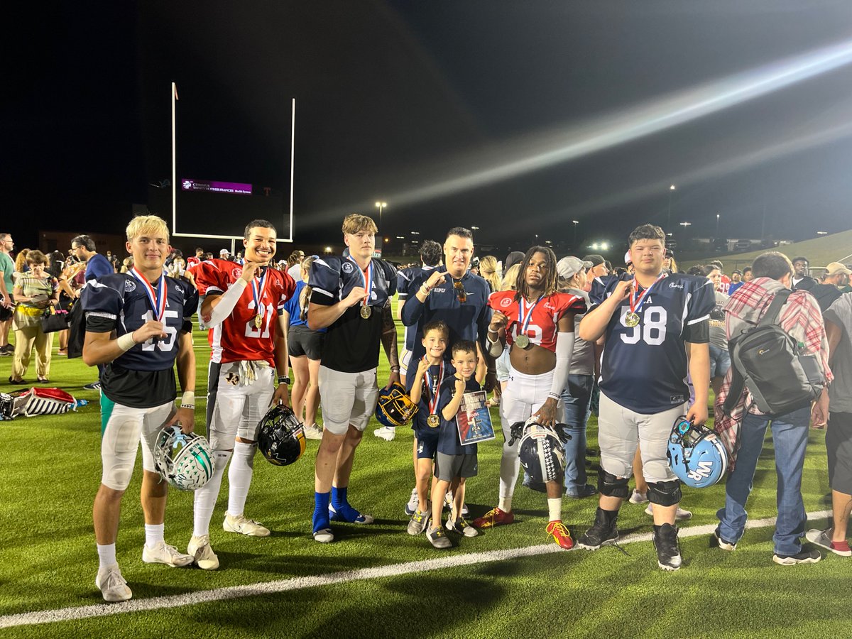CoachGipson11's tweet photo. The @TheFCATeam Heart of a Champion Bowl has been a special week since 2011 in Northeast Texas! Thankful to be there with my family, give the pregame Chapel talk, and see 8 future @HPUFootball YellowJackets! Awesome job @robertbardin and staff! Multiple decisions made for Jesus! https://t.co/GTz8THVrjg