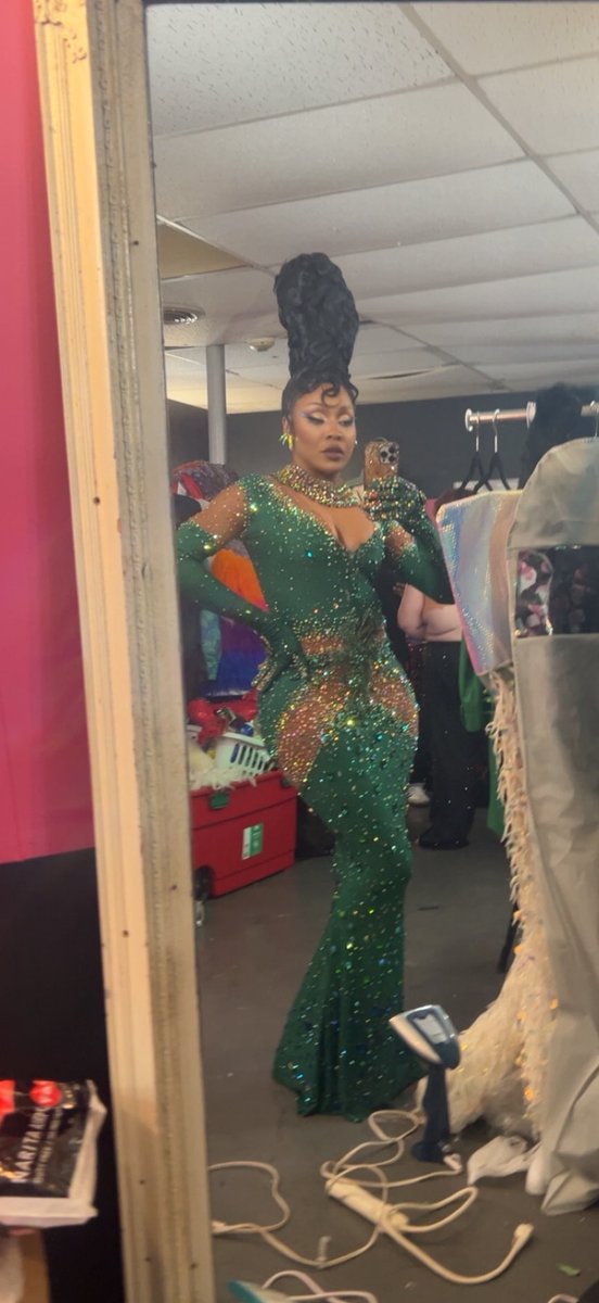 Akeria The SCARLET WITCH Davenport (@a_doublec_d) on Twitter photo More curves than a nascar track More curves than a nascar track