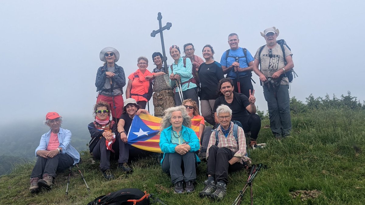 Sortida de la secció de muntanya: Pardines-Ogassa.
Recorregut: Pardines, Santa Magdalena de Puigsac, Serra Cavallera, coll de Pal, refugi Montserrat, puig de la Caritat, collada de Moltons, Ogassa.
Desnivell acumulat positiu: uns 715 m i negatiu uns 960 m.
Dificultat: uns 17 km.