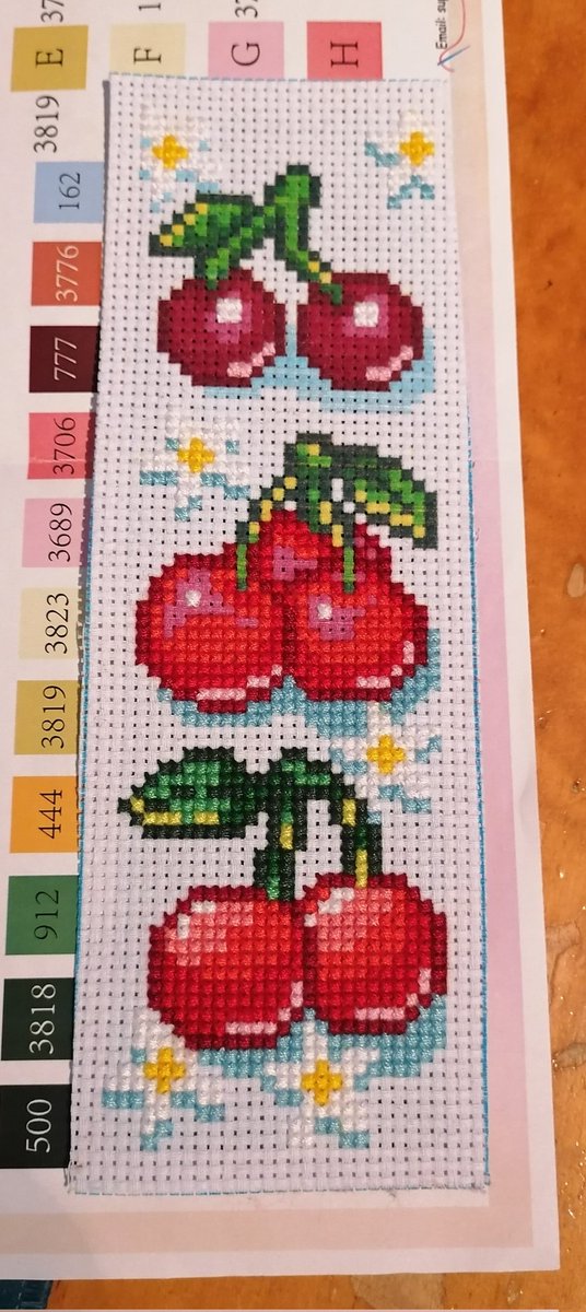 Und 2. Kirsche ist fast fertig.
#handarbeit #kreuzstich