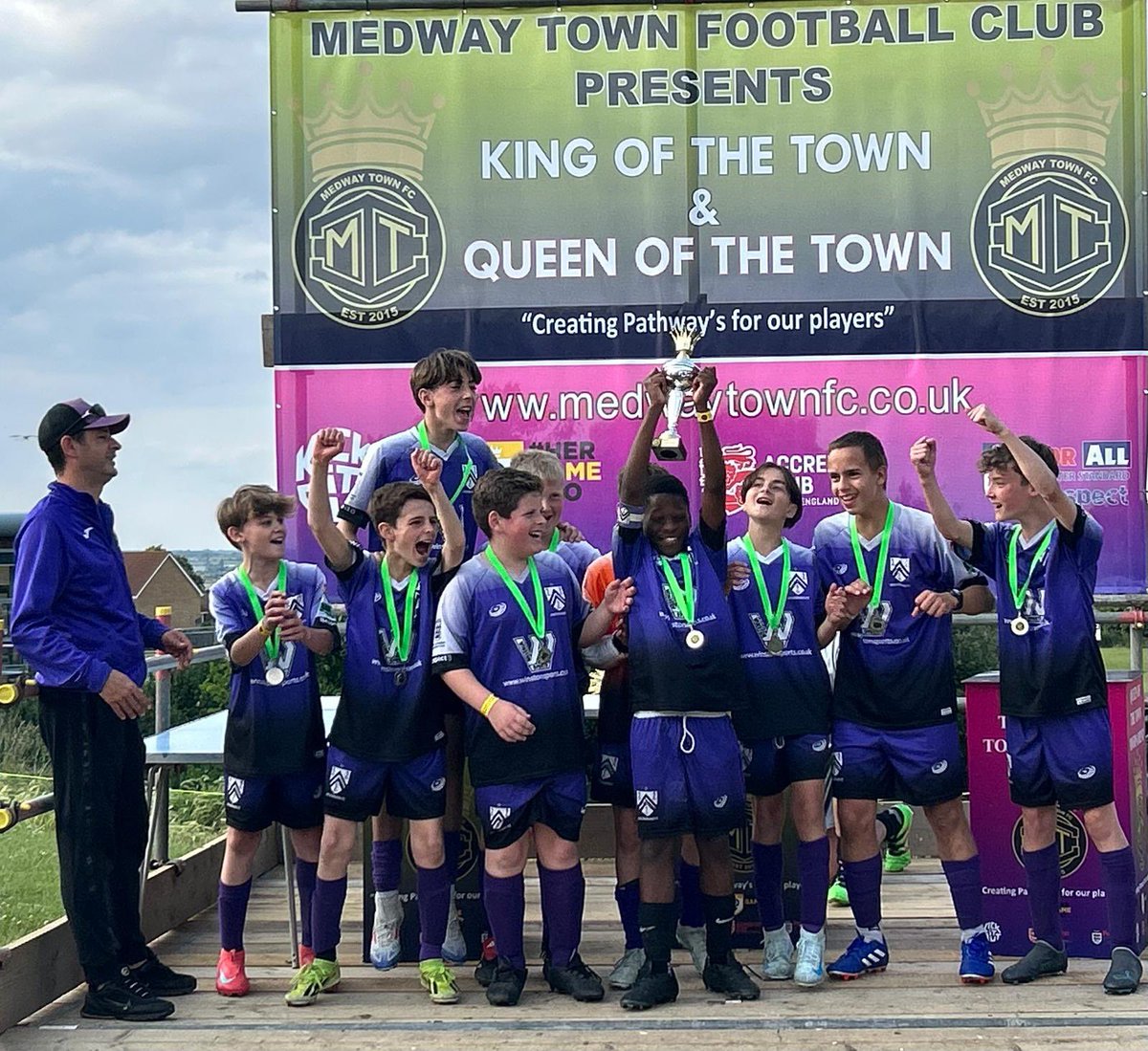 Anchorians FC (@anchoriansfc) on Twitter photo More success today with our U13 Pumas winning the βEuropa Leagueβ <a href="/Medway_TownFC/">MedwayTownFC</a> tournament. Well done boys πππ
#anchoriansandthecommunity More success today with our U13 Pumas winning the βEuropa Leagueβ <a href="/Medway_TownFC/">MedwayTownFC</a> tournament. Well done boys πππ
#anchoriansandthecommunity