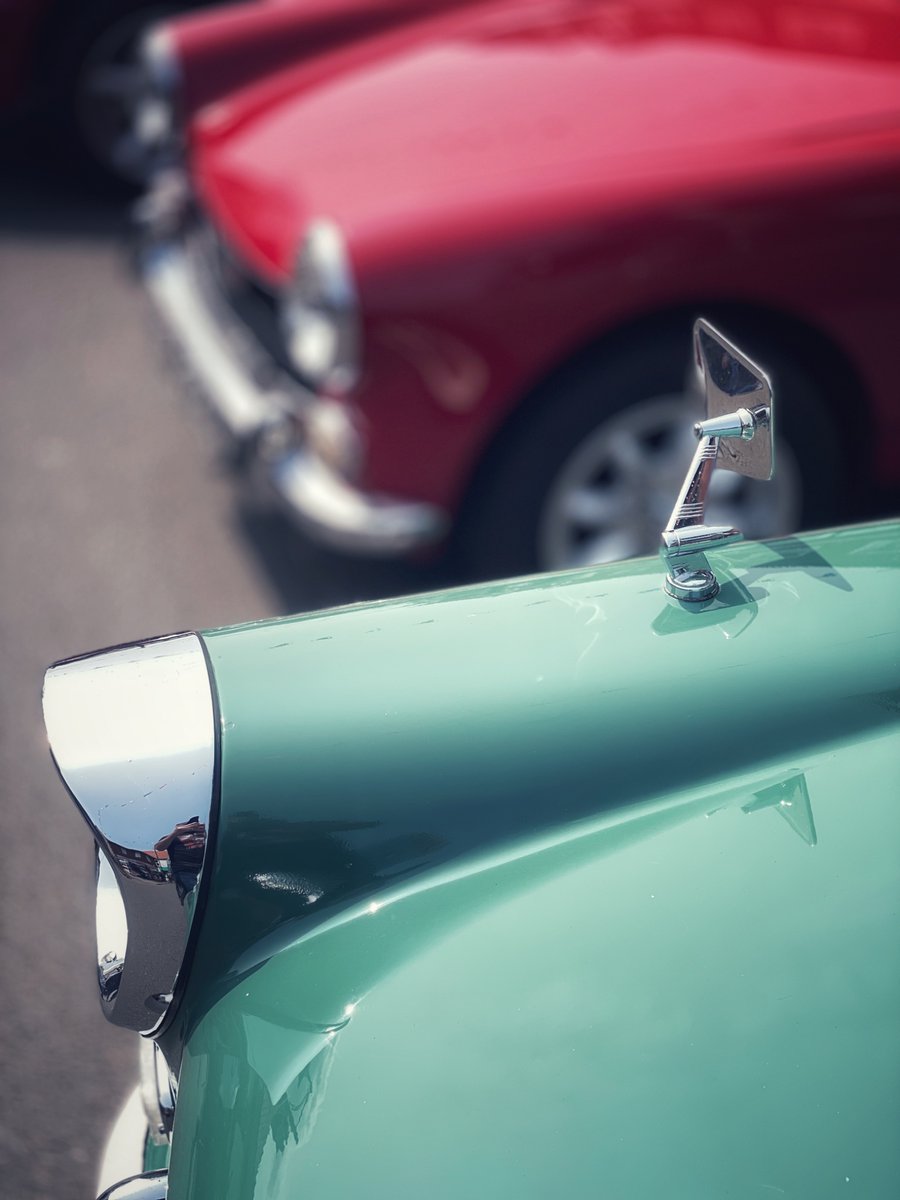 JonGibbsPhoto's tweet image. Classic cars and a small tortoiseshell 🦋, from today at Sheringham