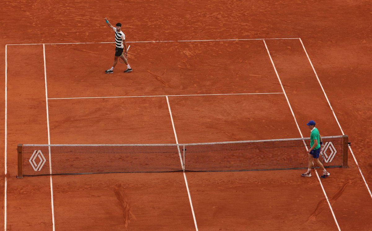 Jannik Sinner vs. Carlos Alcaraz 2025 final is already the LONGEST ever at #RolandGarros.

History.