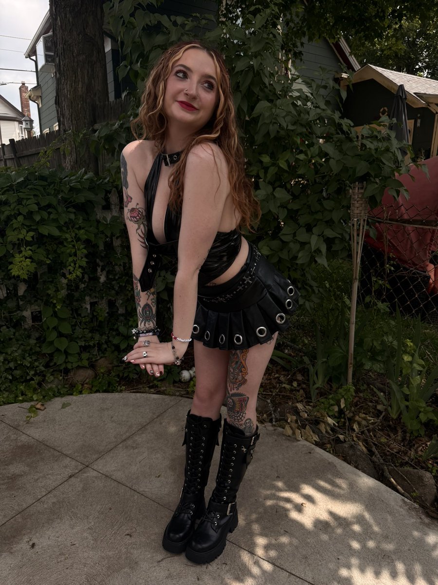 gladimethedevil's tweet photo. everyone pretend i posted (and took these) on tuesday for halsey’s show in mansfield https://t.co/VL4oyZnexk