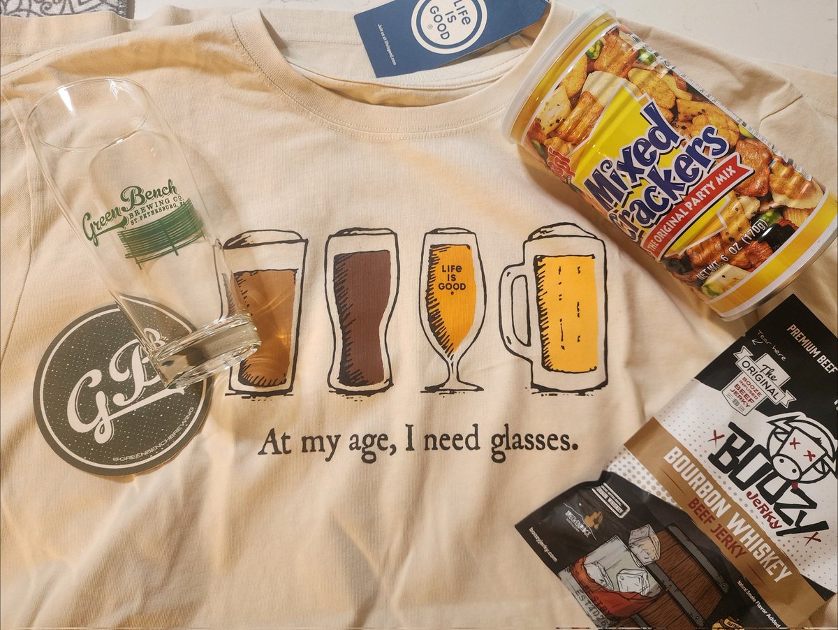 We're celebrating Father's Day with our youngest this weekend. 
"At my age, I need glasses." 😂🍻🤓🍺
Tactical Brewing  Co., Possum Rage Rice IPA 🍻