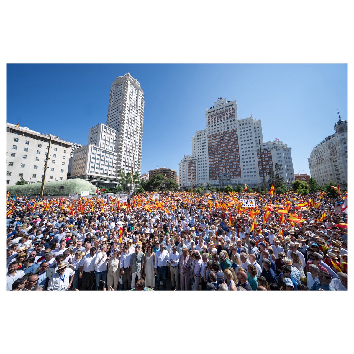 Plaza de España

📷 <a href="/DiegoPuertaPH/">Diego Puerta Fotógrafo</a> 
Junio2025Madrid

#politica #fotoperiodismo