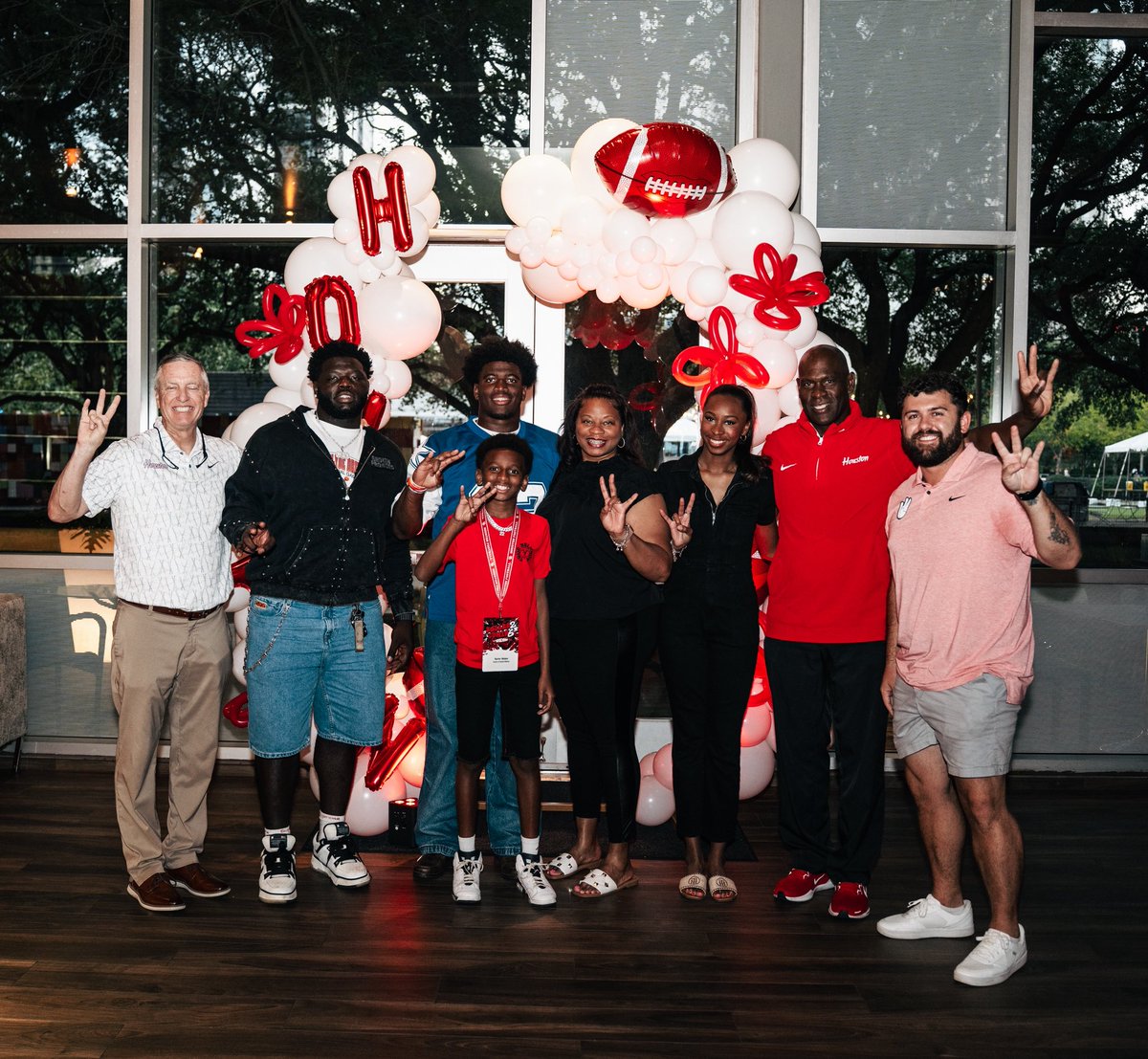 KalebWalker08's tweet image. Had a great time this weekend in Houston on my Official Visit @Lindale_FB @Joel_Rinlee @Coach_Cochran @UHFBRecruiting @CoachWEFritz