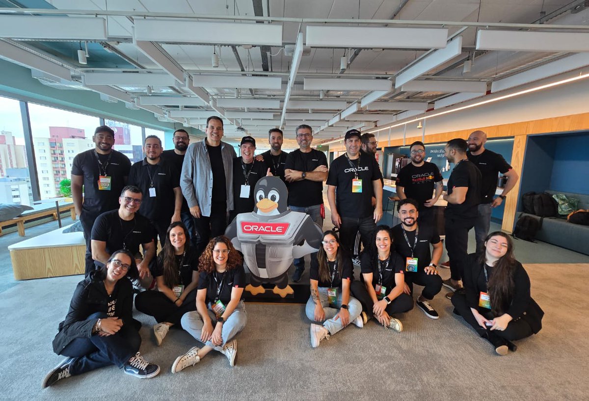 lgsreal's tweet image. Following yesterday’s vibe, joined another Hackathon today with @prof_isidro , this time at @cubo_network , representing @Oracle. Loved mentoring the teams and seeing great minds tackling real problems with bold ideas. Innovation in action!