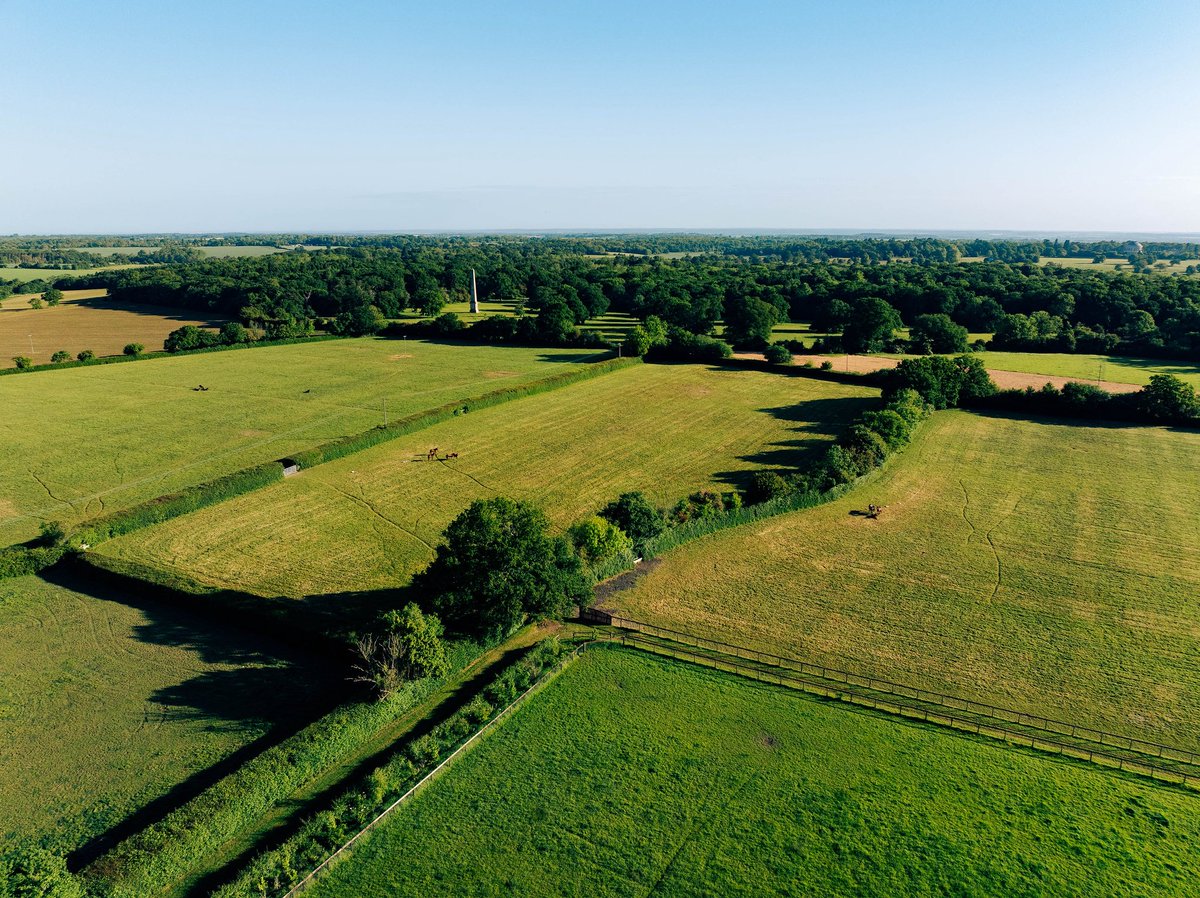 BartonStud1's tweet photo. Birds-eye view of Ickworth Stud 🐎
#BartonStud #Horses #Foals #HorseRacing #Racehorse #StudFarm #FoalingSeason #Yearlings #Thoroughbred #Drone #Ickworth https://t.co/VlAgGJvfr4