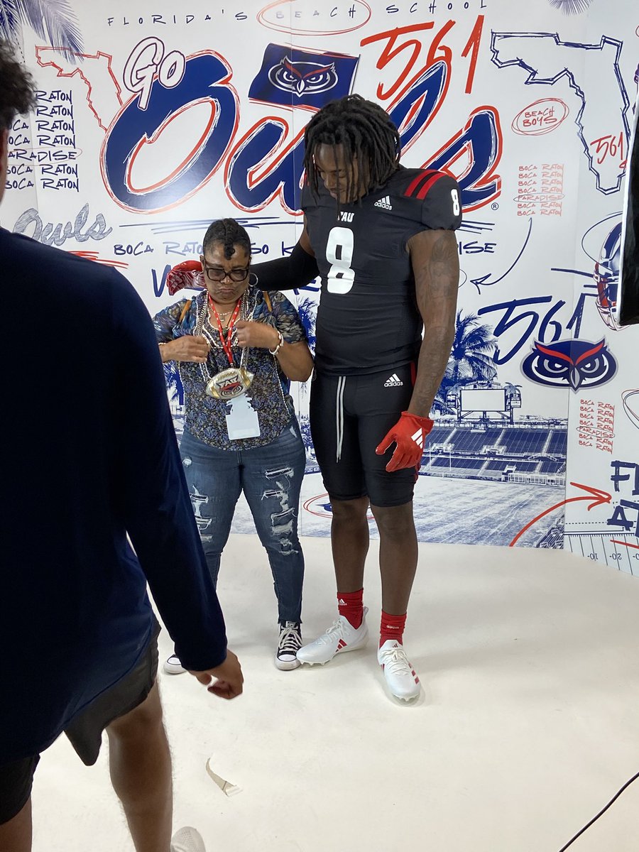 JvonHatcher's tweet image. Me and my family had a amazing time at fau 🦉🦉@FAUCoachSpencer @SSN_FAUOWLS @CoachSantana_ @BrettDewhurst @ZKittley @CoachMurray_Z6