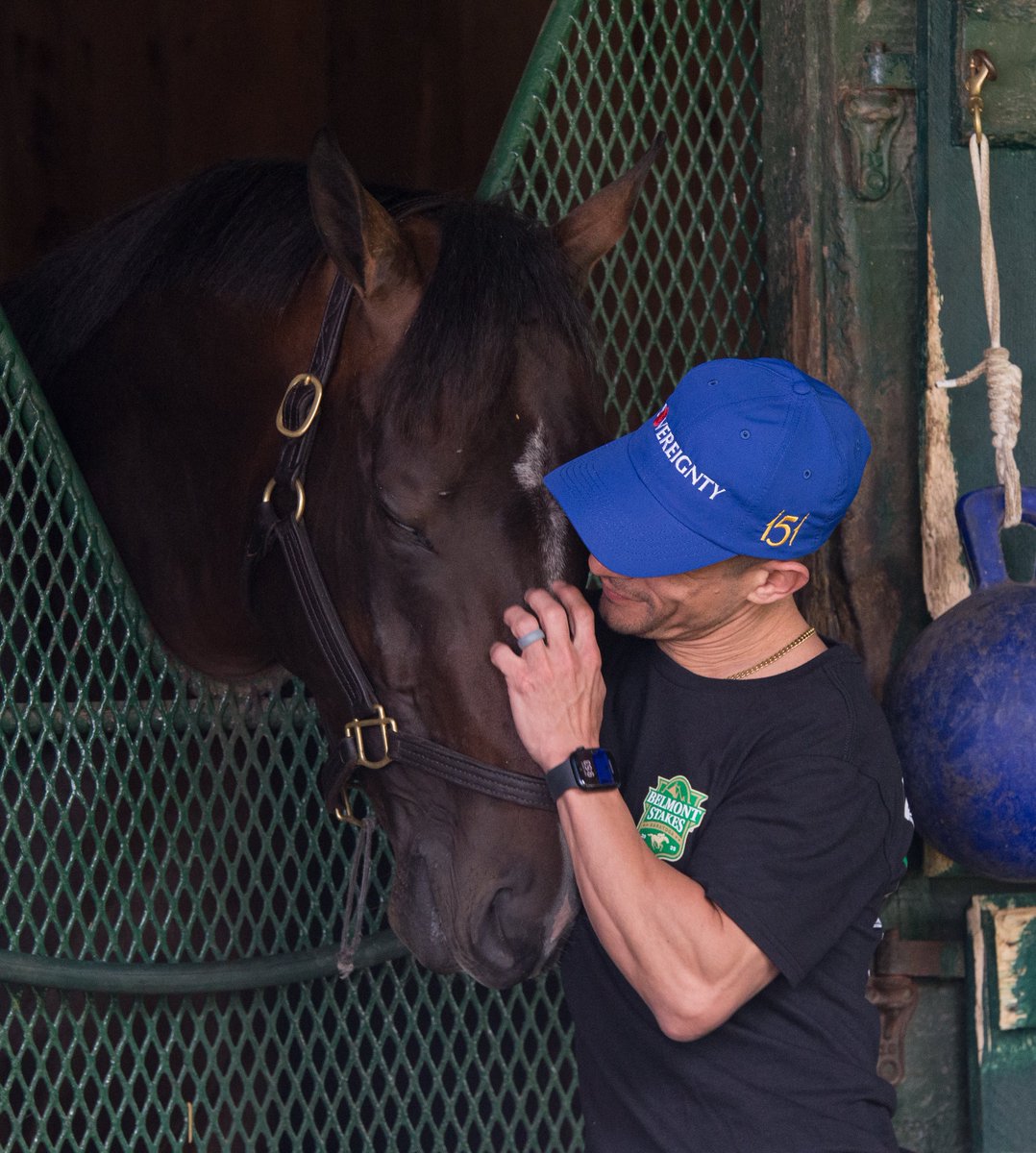 A beautiful morning at Bill Mott’s Saratoga stable as jockey <a href="/JuniorandKellyA/">Junior and Kelly Alvarado</a> and family paid a visit to G1 Belmont Stakes winner SOVEREIGNTY the day after his stellar triumph in the final leg of the Triple Crown. More in today’s NYRA notes: nyra.com/belmont-stakes…
