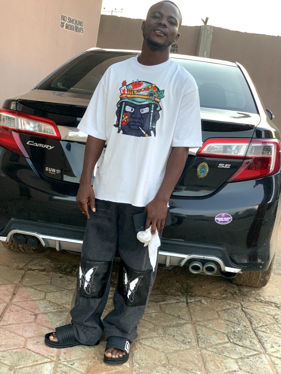 BlesskidMiraboy's tweet photo. We outside tonight at laurel hotel https://t.co/F0ItwfjAhE